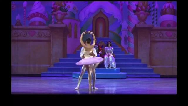 Sugarplum Pas 2021 смотреть онлайн