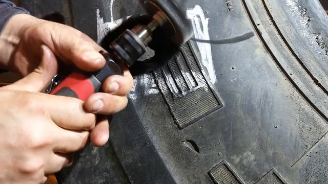 Ремонт бокового пореза 23,5R25 часть 1 смотреть онлайн