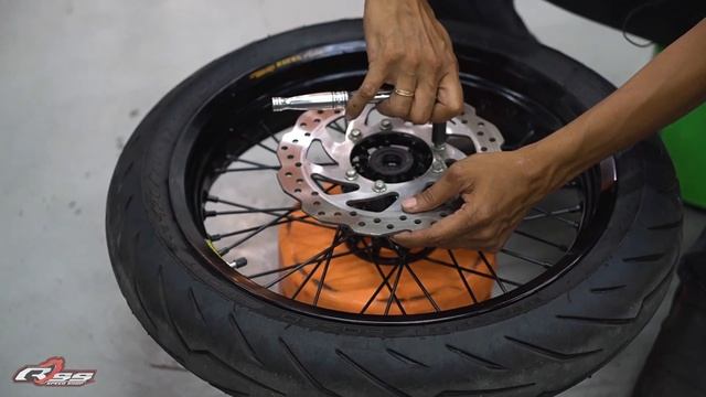 Uji Coba WR 155r Pake Velg Jari-Jari Bar Tubeless.. смотреть онлайн