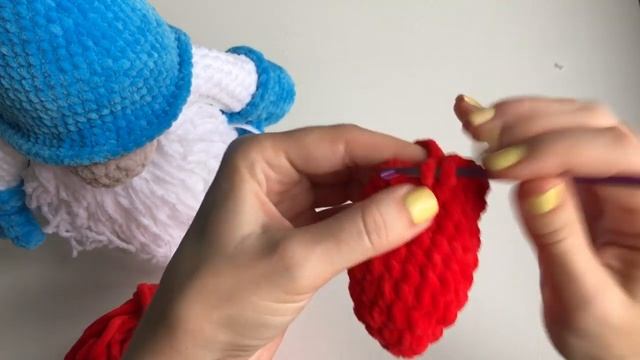 Новогодний гном крючком. Мастер-класс. Часть 1. смотреть онлайн