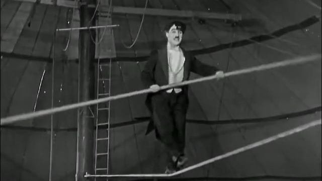 Charlie Walk on Rope In Circus Funny Clip смотреть онлайн