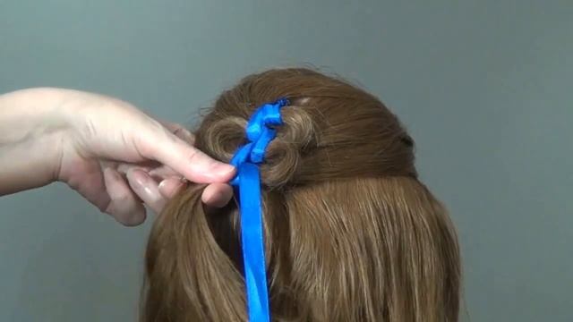 Прическа: Однопрядная коса с лентой. One-strand braid with a ribbon смотреть онлайн