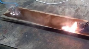 Молнии на дереве, выжигание током по дереву.