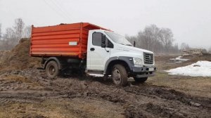 Газон Next месит грязь на силосе. МТЗ 80.1 - настало твое время ???