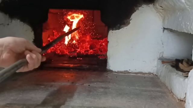 Жарим грузди, топим печь и готовим обед. смотреть онлайн