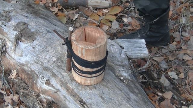 Бушкрафт Кружка из дерева с помощью ножа, пилы и веревки The Basics Of Bushcraft. WOODEN MUG