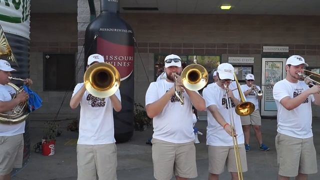 Brass and Sass - Give me Everything смотреть онлайн