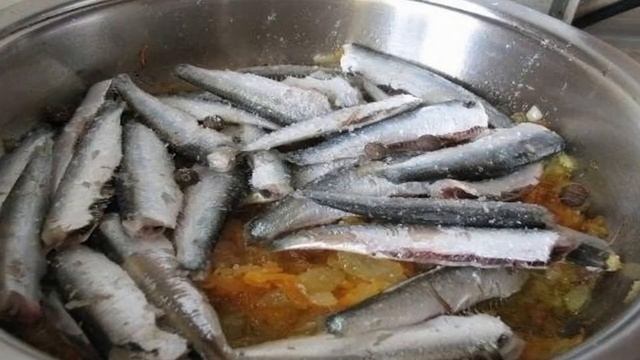 ДОМАШНЯЯ КИЛЬКА В ТОМАТЕ РЕЦЕПТ смотреть онлайн