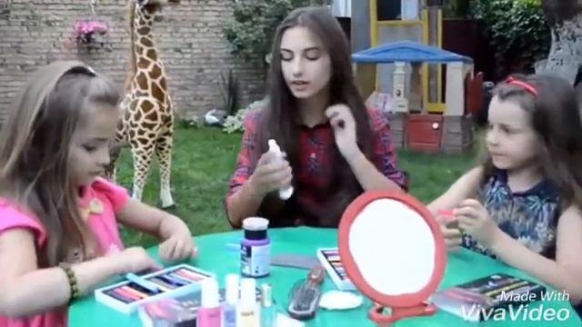CRAZY SISTERS SHOW) Красим волосы мелками! Мелки для волос. смотреть онлайн