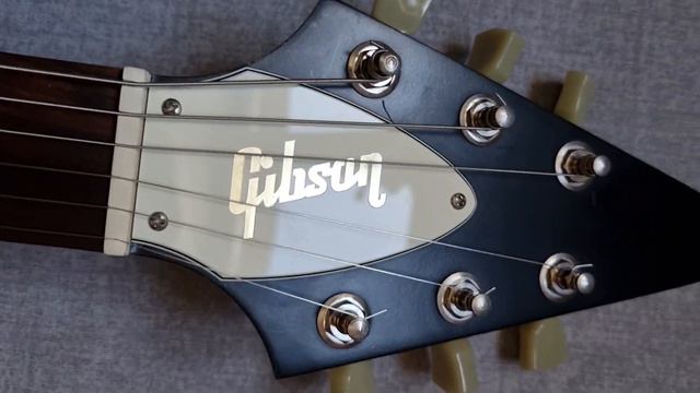 Gibson Flying V3 Pickup Worn White 2007 Limited Run смотреть онлайн