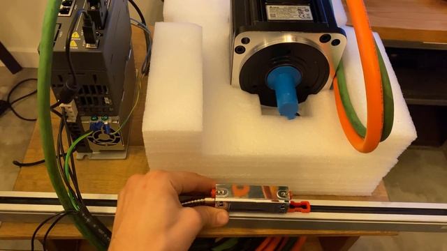 Delta ASDA-A2 servo with linear scale - full closed loop control test. смотреть онлайн