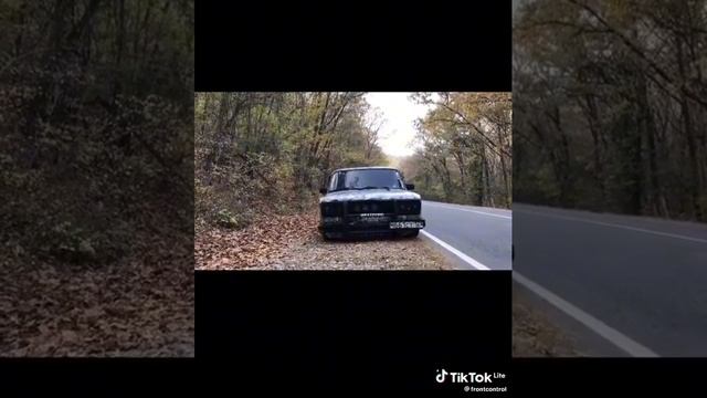 Жестко авто едет