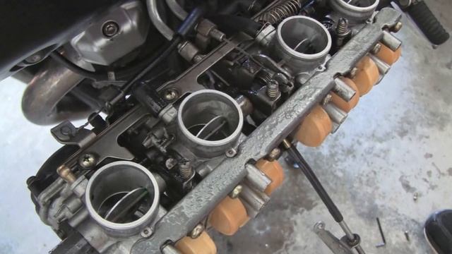 Quick and Simple Carb Cleaning | ZR-7S Project - Part 9 смотреть онлайн