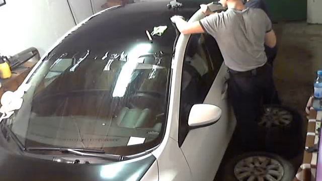 Клейка карбоном крыши на Mazda3 смотреть онлайн