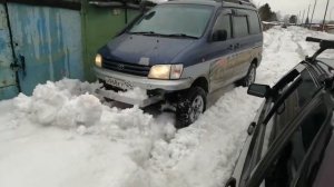 Жесть! Гаражный оффроуд на микробусе! Toyota noah .