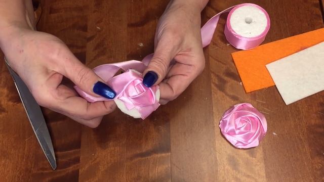 КРУТИМ РОЗОЧКИ РАЗНЫЕ СПОСОБЫ ЛОСКУТКИ смотреть онлайн