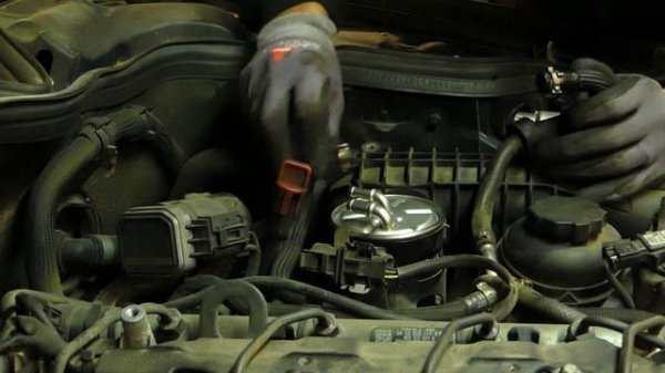 Kraftstofffilter am Mercedes W211 W203 OM646 wechseln | Dieselfilter | Mercedes Handy App | Tutoria