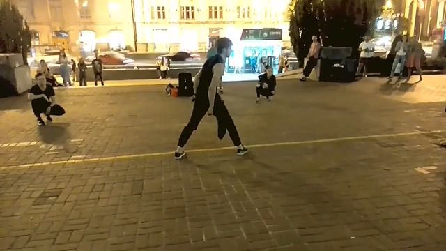 Київ. Шоу продовжується. Незважаючи ні на що. смотреть онлайн