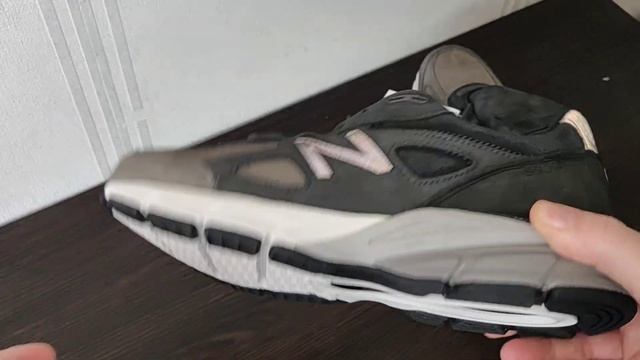 Посылка из Америки, кроссовки New Balance 990v4 Grey-Black. смотреть онлайн