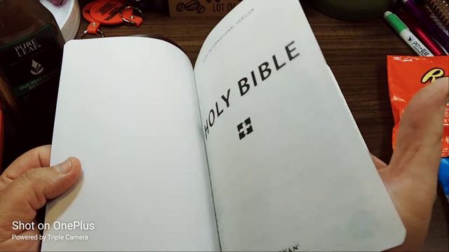 Wal-Mart Haul | Zondervan Personal Size Bible: Red Letter Edition смотреть онлайн