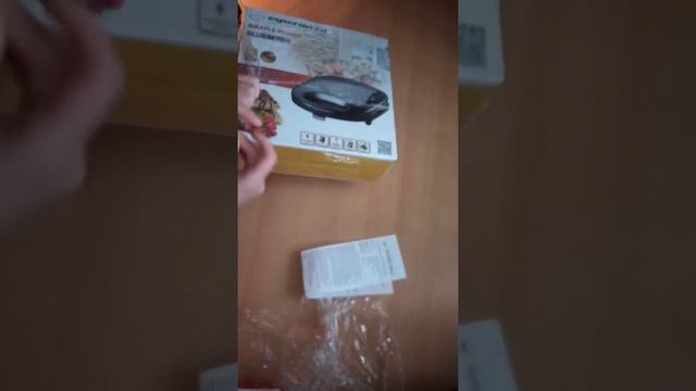 Розетка. Розпаковка вафельниці.