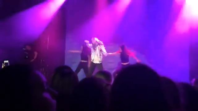 Mackenzie Ziegler lyrics "TURN US DOWN" performance смотреть онлайн
