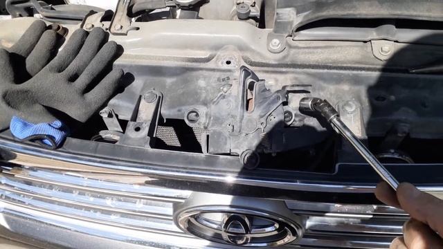 Toyota Highlander battery dead, key fob not working, spare key not working in door смотреть онлайн