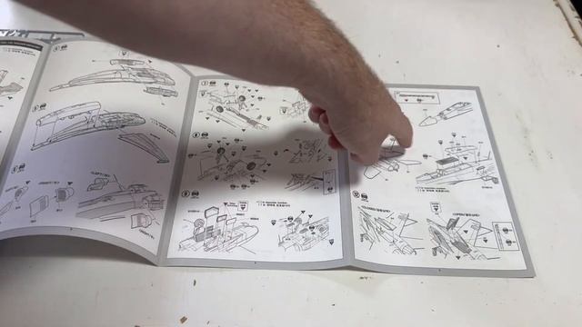 Academy 1/72 F/A-18C VFA-192 Hornet model kit 12564: A look inside the box смотреть онлайн