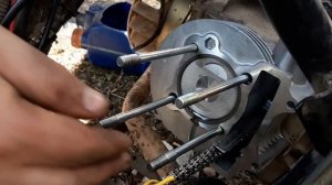 Полная сборка поршневой ремонт мотора скутер 150 кубов после задира