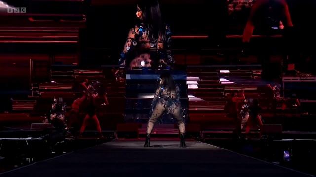 Cardi B - She Bad (Live at Wireless Festival 2022) смотреть онлайн