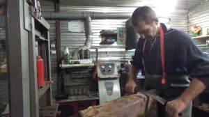 Мездрение шкуры бобра!!!