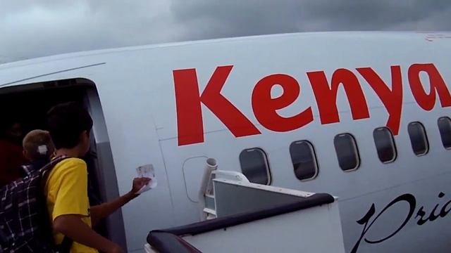 Kenya Nairobi Airport view from Entrance of Plane смотреть онлайн