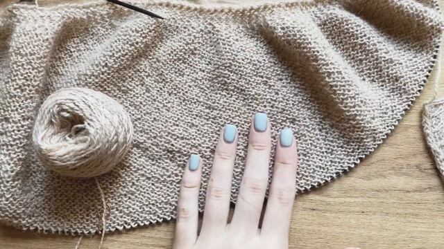 ВЯЗАЛЬНЫЙ ВЛОГ №25. Процессы, готовые работы, планы. смотреть онлайн