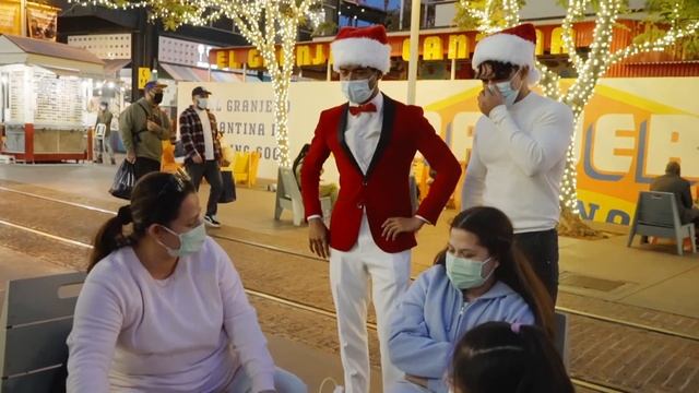 Giving Offensive Gifts смотреть онлайн