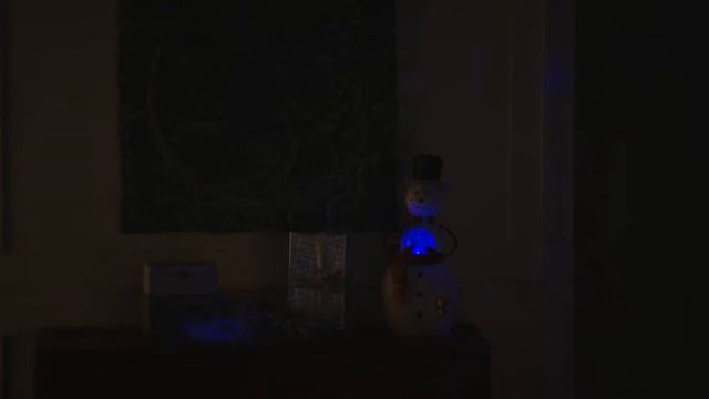 Plow & Hearth 24" Snowman w/ Illuminated Ice Crystal Sphere with Albany Irvin смотреть онлайн