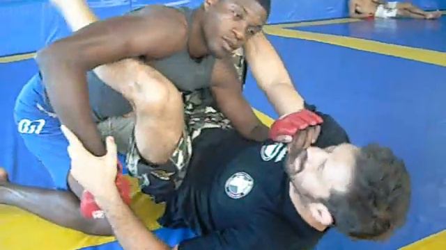 Murilo Bustamante ensina armlock da chave omoplata.wmv смотреть онлайн
