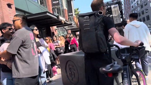 Blackpink Oracle Park San Francisco Entrance Line. ? смотреть онлайн