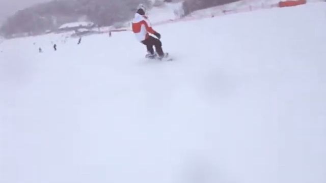Alex snowboarding at Korea Yong Pyong Megagreen trail on 2010-03-07 смотреть онлайн