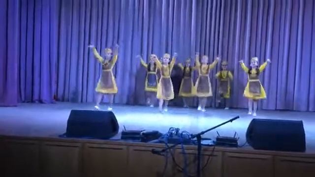 Народный ансамбль армянского танца "Луйс" младшая группа смотреть онлайн