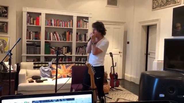 Mick Jagger - Harmonica playing on new tunes ! смотреть онлайн