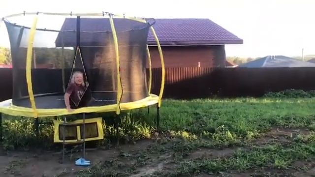 БАТУТ KOENIGSMANN T-12 PRO / ОТЗЫВ НА БАТУТ / БАТУТ ДЛЯ ДАЧИ / ДЕТСКИЙ БАТУТ С СЕТКОЙ смотреть онлайн