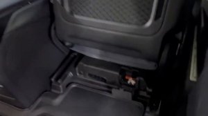 Где находится 12 вольтовый аккумулятор у BYD Tang