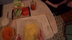 ПП-шаурма с курицей и соусом без майонеза в домашних условиях (ПП-ролл из лаваша)