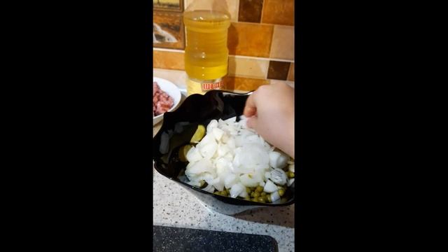 Солянка с колбаской по домашнему, просто и вкусно! смотреть онлайн