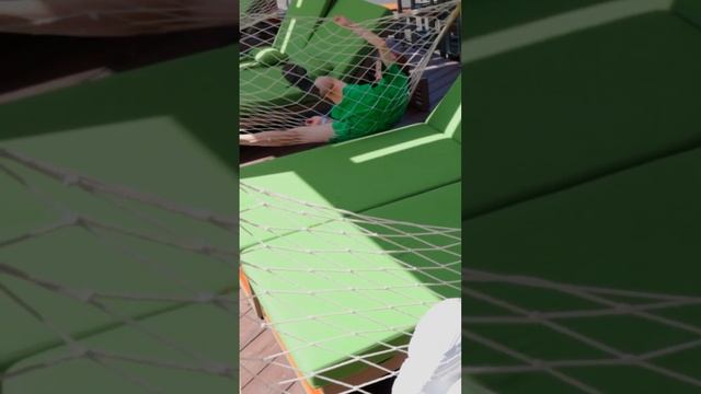 ?Гамаки на пляже Dream Beach Club на Острове мечты смотреть онлайн