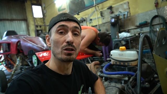 Первый выезд на асфальт. Формула-1 с помойки. Часть 28 смотреть онлайн