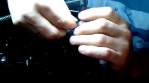 Как заправить нитку в игловодитель на Версаль универсальная рукавная