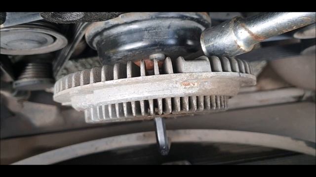 Mercedes vito how to Change water Pump and fan belt смотреть онлайн