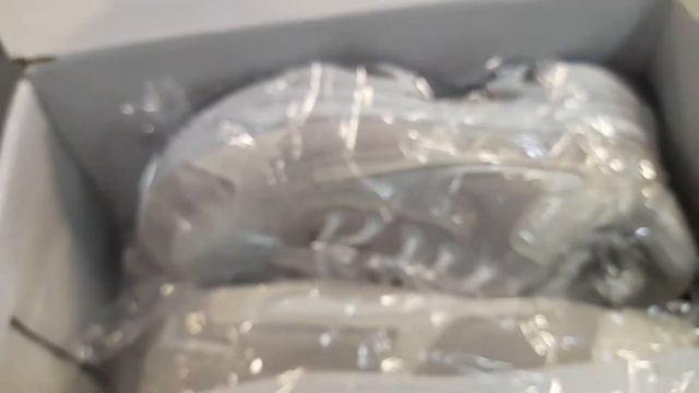 Кроссовки новые 35 размер, продаю,так как мне оказались малы, цена 800 руб