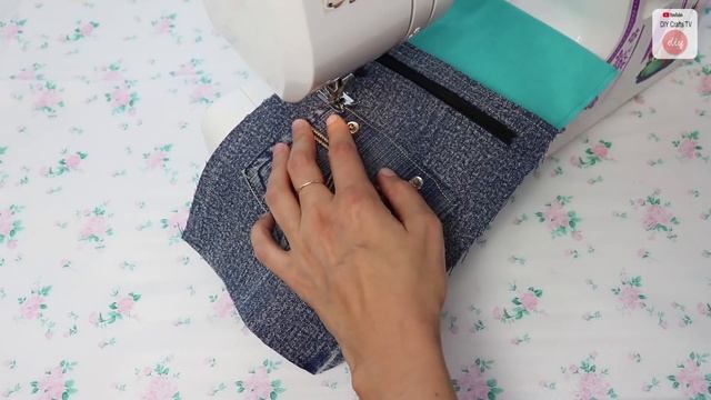 DIY JEANS CROSSBODY BAG FAST RECYCLE PANTS // Lovely Woman Purse From Old Jeans смотреть онлайн
